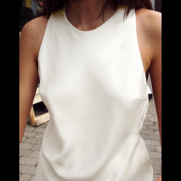 Elegant Cream Sleeveless Dress - Picture 4 of 8